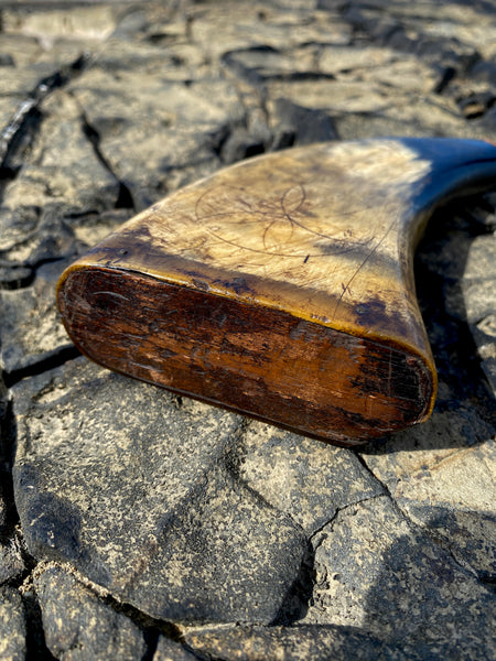 Antique 19th Century Powder Horn Featuring A Prominent Daisy Wheel Or Hexafoil