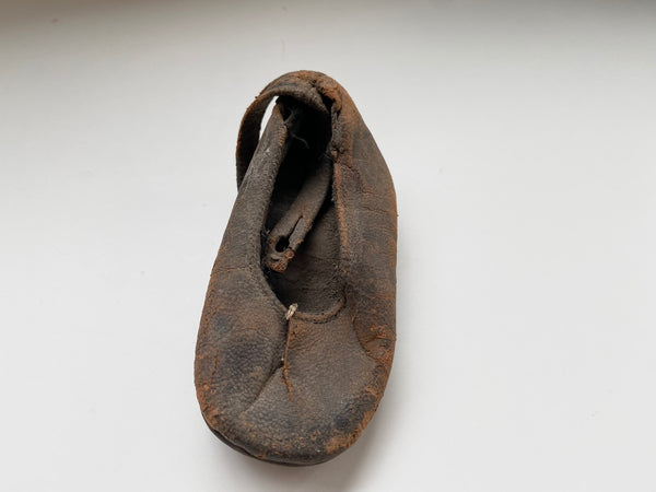 Concealed Shoe Found In Chimney Breast Of 18th Century House Used As Protection Against Witches - Source Vintage