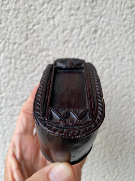 A Fine Antique 18th Century Welsh Chip Carved Snuff Box - Source Vintage