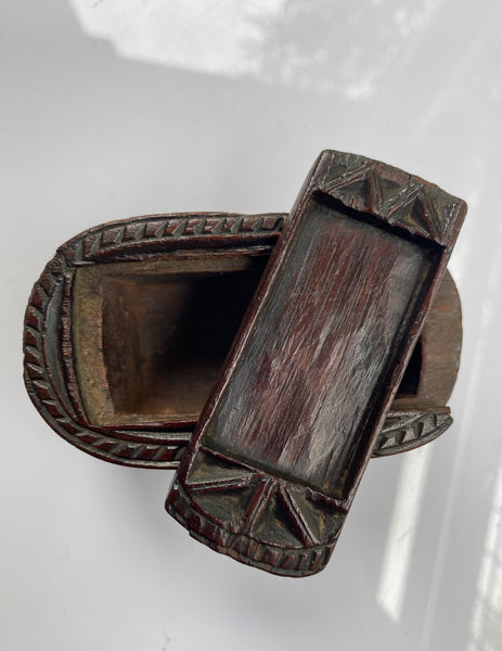 A Fine Antique 18th Century Welsh Chip Carved Snuff Box - Source Vintage