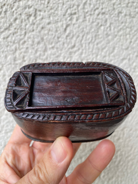A Fine Antique 18th Century Welsh Chip Carved Snuff Box - Source Vintage