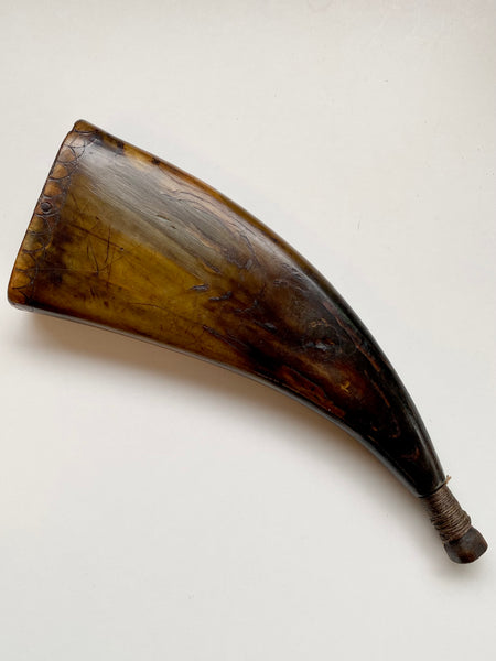 Rare 18th Century Jacobite Rebellion Horn Priming / Powder Flask With Jacobite Rose To The Base