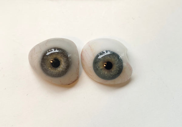 2 x Early 20th Century Child’s Glass Eyes