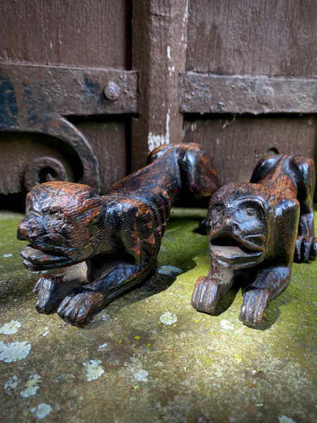 Pair Charming Antique 17th Century Oak Hounds In Recumbent Poses With Naive Grimacing Faces