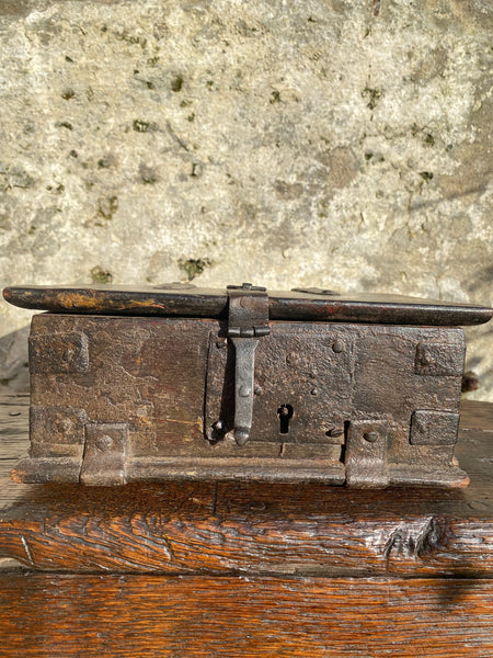 Rare, Fascinating & Rather Eerie 18th Century Witch’s Box Or Conjure Chest - Source Vintage