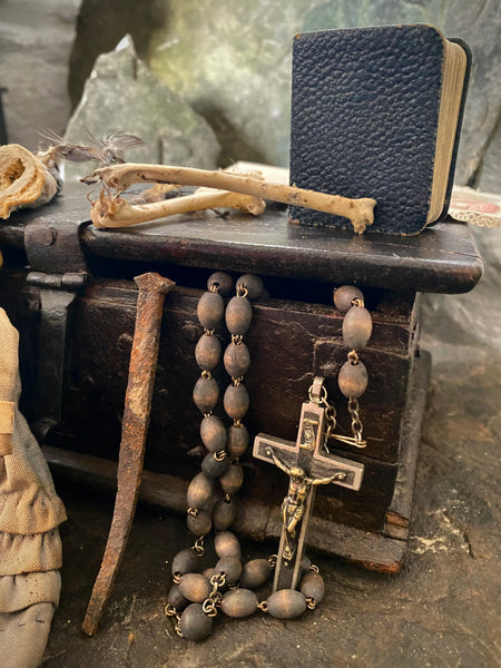 Rare, Fascinating & Rather Eerie 18th Century Witch’s Box Or Conjure Chest - Source Vintage