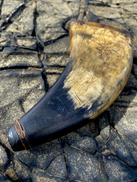 Antique 19th Century Powder Horn Featuring A Prominent Daisy Wheel Or Hexafoil