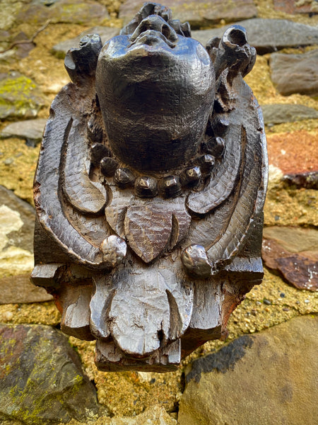 A Fine English 16th Century Carved Oak Portrait Corbel Of Generous Size & Weight - Source Vintage
