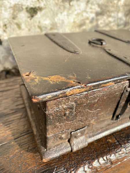 Rare, Fascinating & Rather Eerie 18th Century Witch’s Box Or Conjure Chest - Source Vintage