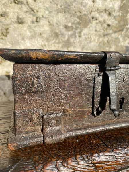 Rare, Fascinating & Rather Eerie 18th Century Witch’s Box Or Conjure Chest - Source Vintage