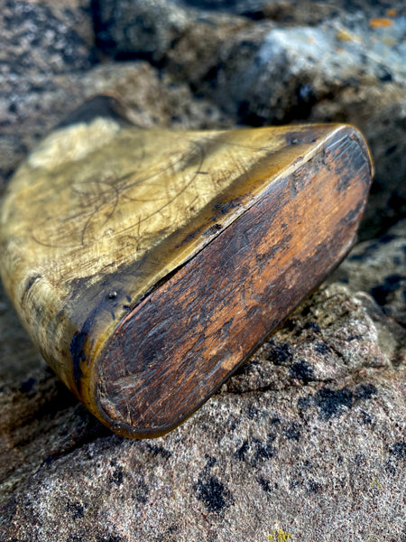 Antique 19th Century Powder Horn Featuring A Prominent Daisy Wheel Or Hexafoil
